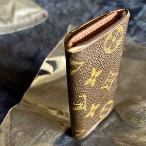 Authentic Louis Vuitton key case.